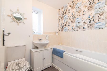 3 bed House - Semi-Detached To Let - Photo 5