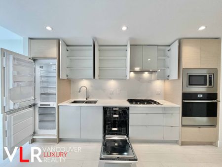Condo in Vancouver East Side, BC - Photo 2