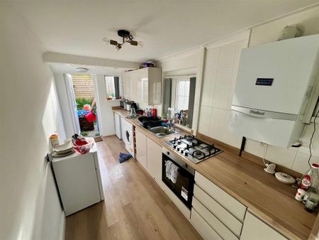 3 bedroom terraced house to rent - Photo 5