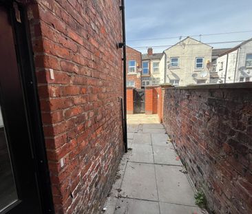 3 Bed Terraced House, Attleboro Road, M40 - Photo 5