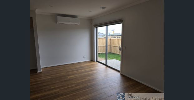 2 WEEKS FREE RENT! - Photo 1