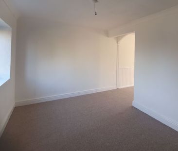 Queens Way, Atherstone - Photo 1