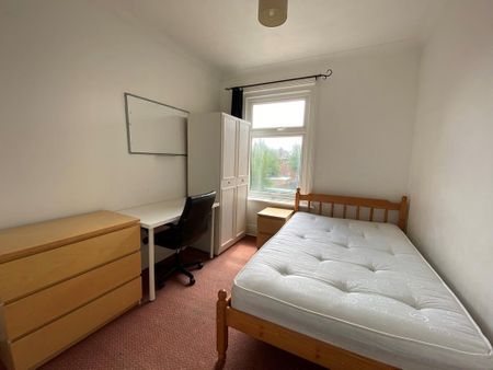 4 bedroom terraced house to rent - Photo 4