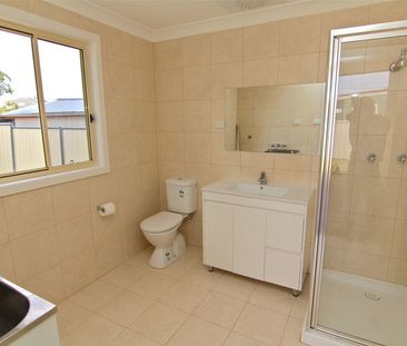 Quaint Cottage - Fantastic Location - Photo 4