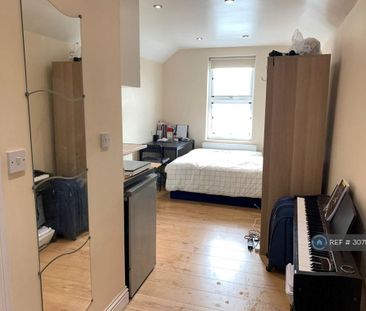 Studio to rent - Photo 3