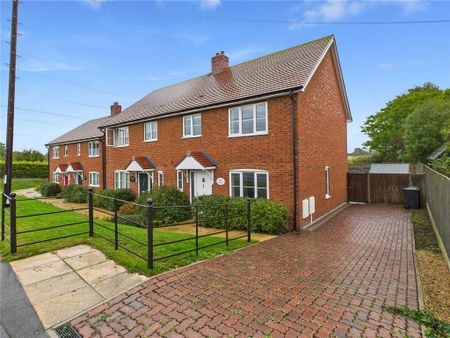 3 bedroom semi-detached house to rent - Photo 2