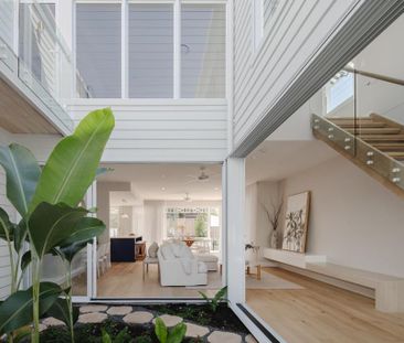 4 Bedroom Double Storey Duplex in Sunrise Beach - Photo 2