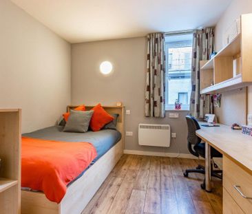 1 bedroom in a flat share to rent - Photo 4