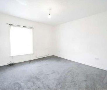 Warrington Street, Lees, Oldham, OL4 - Photo 2