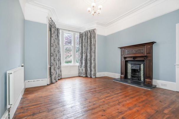 4 bedroom semi-detached villa to rent - Photo 1