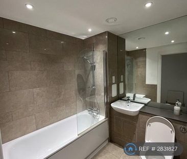 1 bedroom in a flat share to rent - Photo 4