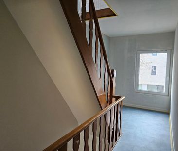 Ruime gezinswoning met tuin en carport in centrum - Photo 3