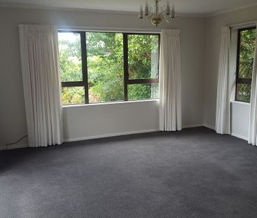 Lovely private 3 bdrm, Dbl Garage Home, L/Hutt - Photo 1