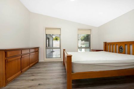 Fully furnished and low maintenance - Photo 3