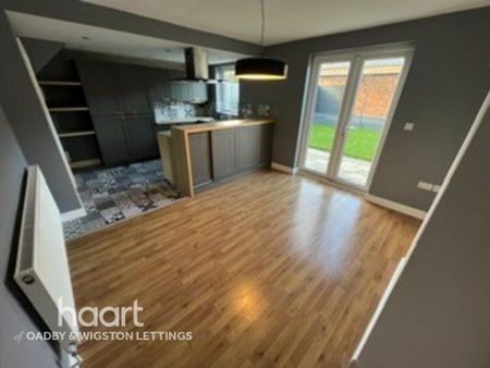 3 bedroom semi-detached house to rent - Photo 2