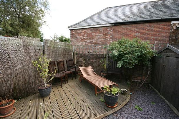 2 bedroom terraced house to rent - Photo 1