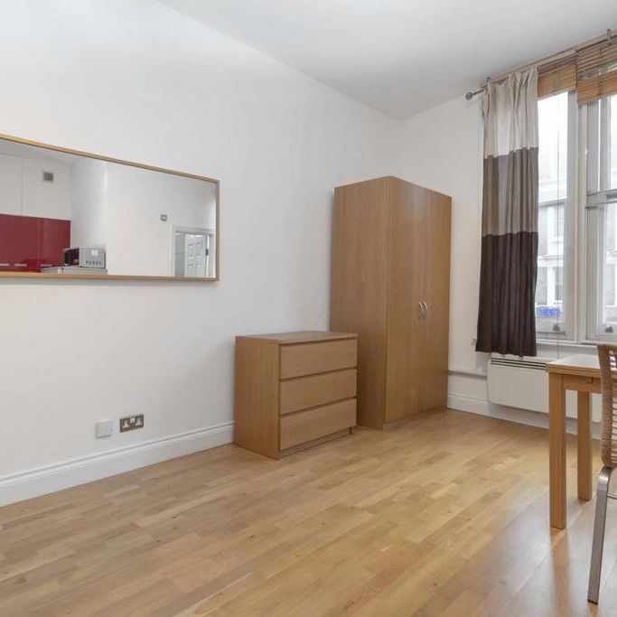 Studio to rent - Photo 1