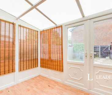 2 bedroom terraced to rent Siskin Close, WD6 - Photo 5