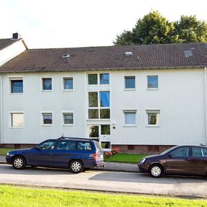 Charmante 3-Zimmer-Etagenwohnung in Gelsenkirchen  Naturnahes Wohnen mit Tageslichtbad - Photo 2