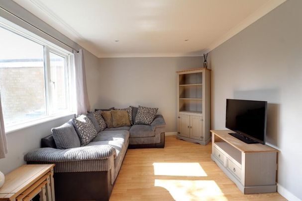 3 bedroom terraced house to rent - Photo 1