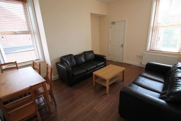 4 bedroom flat to rent - Photo 1