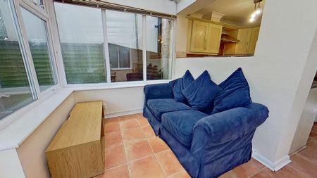 4 bedroom semi-detached house to rent - Photo 3