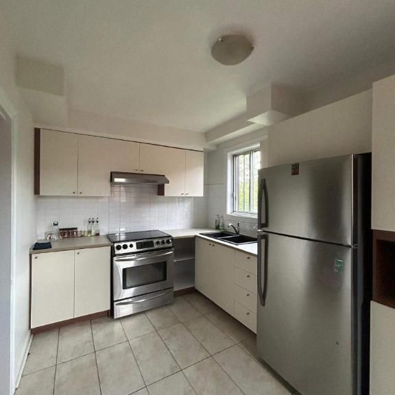 4 ½ RÉNOVÉ – CENTRALE, LUMINEUX, ÉLECTROS INCLUS - Photo 1