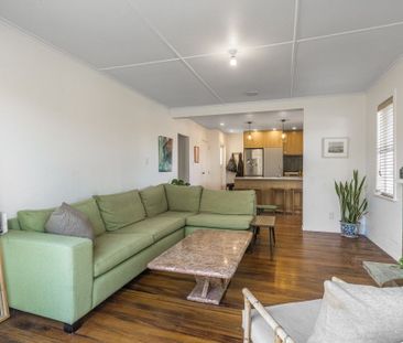 Classic Kiwi Design - Modernised kitchen with 3 + 1 bedrooms (bonus... - Photo 6