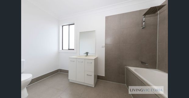 For Rent – Updated & Low Maintenance Unit in Convenient Location - Photo 1