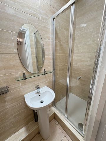 Room in a Shared Flat, High Road Leytonstone, E11 - Photo 2