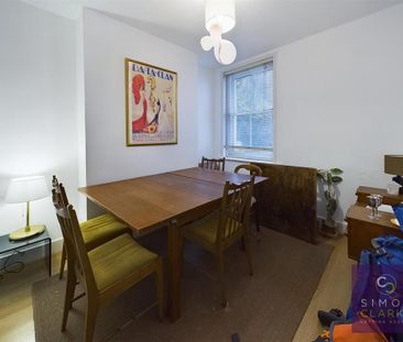 4 bedroom end of terrace house to rent - Photo 2