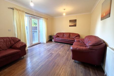 Bridge Wharf, Chertsey - 2 bedrooms Property for lettings - Seymours - Photo 3
