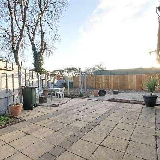 Elderbek Close, Cheshunt, Waltham Cross, Hertfordshire, EN7 - Photo 1