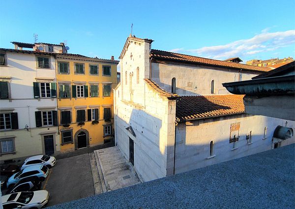 Ampio appartamento con terrazzino