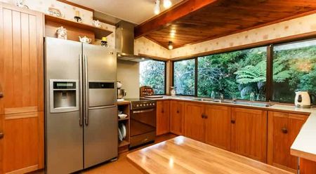 BLOCKHOUSE BAY - Great 4 Bedrooms Family Home with View and Privacy - Photo 4