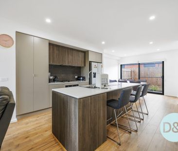 Immaculate near new townhouse - Photo 6