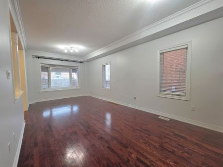 For Lease - 150 Ozner (Main & 2nd Floors) Crescent, Vaughan, Ontario - Photo 2