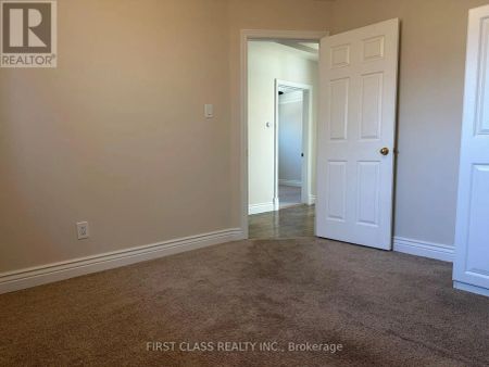 28 COLLINS CRESCENT - Photo 4