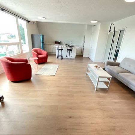 Renovated Loft in Mission Waterfront - Shop Available Below - Photo 1