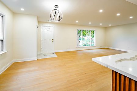 For Lease - 243 Ruggles Avenue Unit# Main, Richmond Hill, Ontario - Photo 4