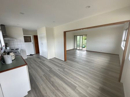 Freshly Renovated & Ready to Impress – a Must-See 4-Bedroom Home&excl; - Photo 3