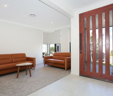 5 BEDROOM FAMILY HOME WITH CLUB ACCESS - Photo 2