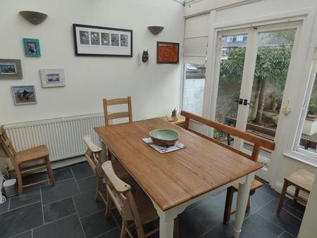 3 bedroom end of terrace house to rent - Photo 3