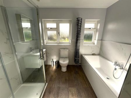 3 bedroom detached bungalow to rent - Photo 5