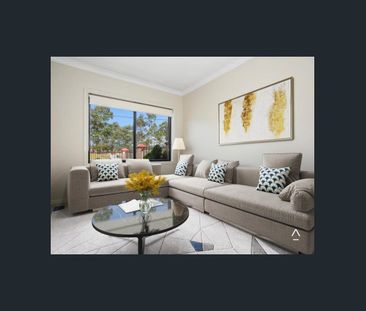 TOWNHOUSE IN AN IDEAL LOCATION - Photo 1