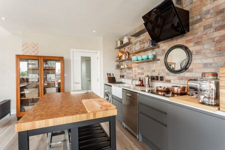 Island House, Three Mill Lane, Bow, London E3 - Photo 3