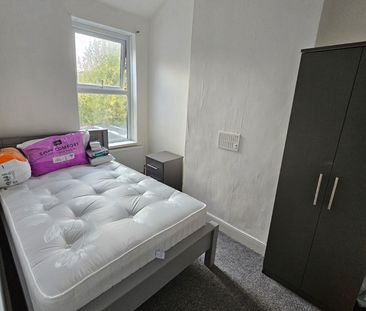 Room in a Shared House, Tenby Road, B13 - Photo 1