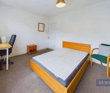 4 bedroom House To Let - Photo 3