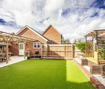 4 bedroom detached house to rent - Photo 2