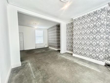 4 bedroom terraced house to rent - Photo 2